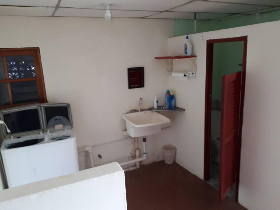 Gia'S Garage & Home For Bocas Travelers Almirante 외부 사진